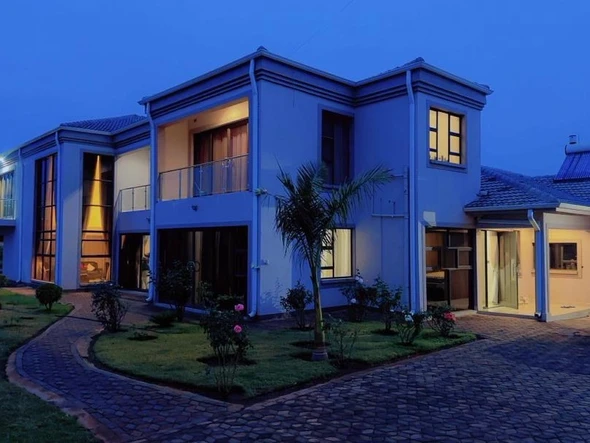 6 Bedroom House