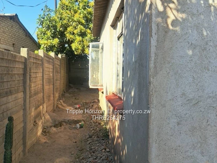 Amalinda 2-Bed Core house - Walled Yard, Satellite Dish & Good ZESA