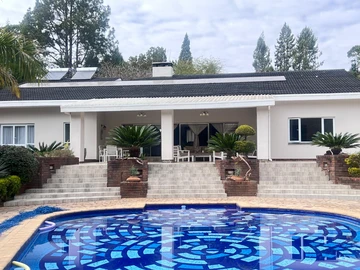 Spacious 4-Bedroom Home with Pool in Glen Lorne, Harare North