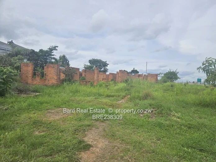 Hogerty Hill Townhouse Complex on 4,348 m² with Borehole