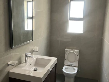 3 Bedroom Flat & Apartment