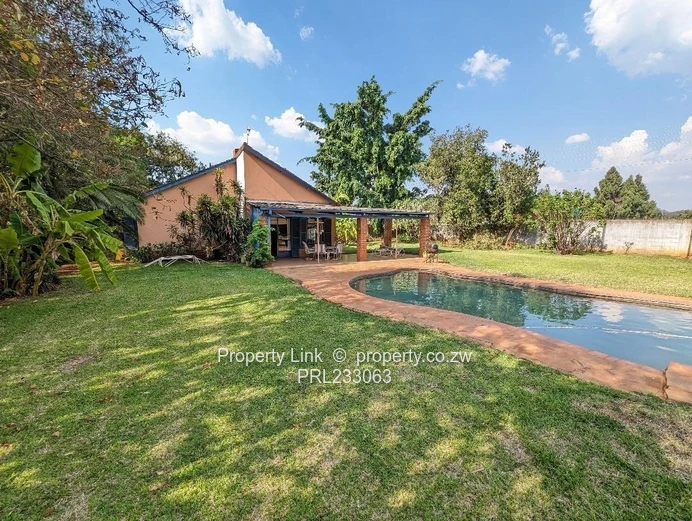 Borehole, Garden, Pool & Separate 1 Bed Self-Contained Cottage