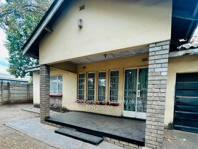 Glen Norah 3-Bed: Walled Home with Garage & Verandah