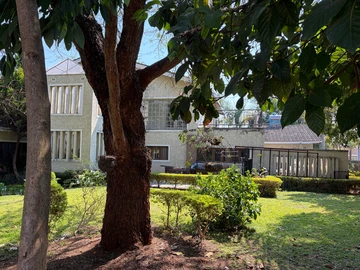 6 Bedroom House