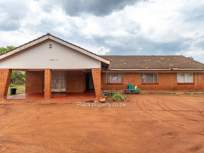 Spacious 4-Bedroom Home on 3045sqm in Chegutu Low-Density – Sykes Street
