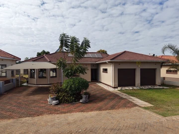 Stunning 4 Bedroom Family Home In The Suburbs!