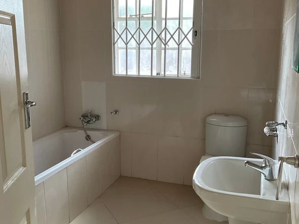 3 Bedroom Flat & Apartment