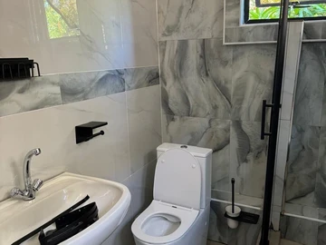 2 Bedroom Flat & Apartment