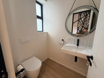 3 Bedroom Flat & Apartment