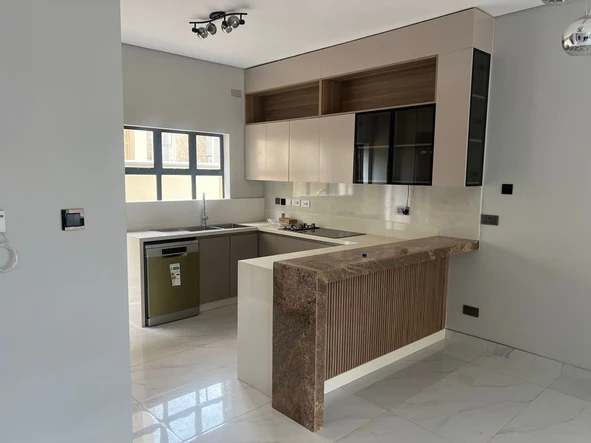 3 Bedroom Flat & Apartment