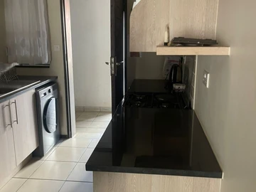 2 Bedroom Flat & Apartment