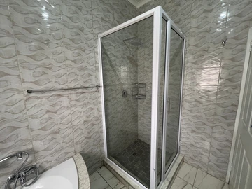 3 Bedroom Garden Flat