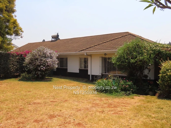 Neat Corner Garden Flat in Greendale North!