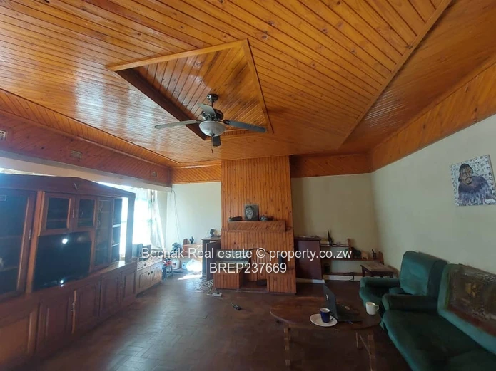 Family Home in Famona — 3-bed, Pool & Borehole on 2,360m²