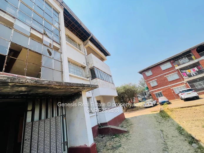 2 Bedroom Flat For Sale in Mabelreign