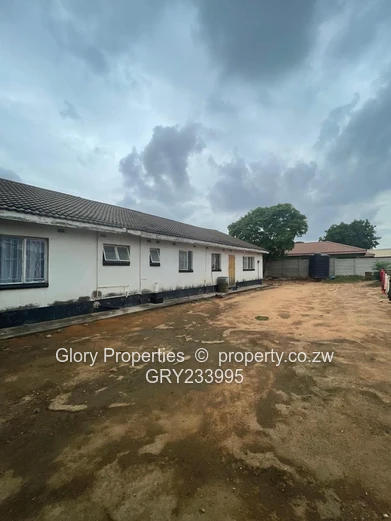 Solid Starter Home in Windsor  (Sole Mandate)