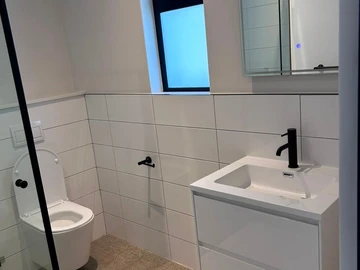 2 Bedroom Flat & Apartment