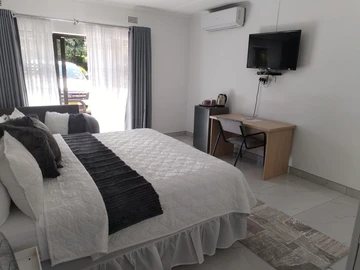 10 Bedroom House