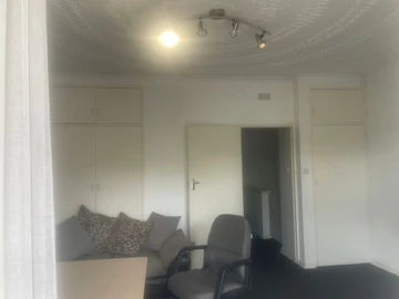 2 Bedroom Flat & Apartment