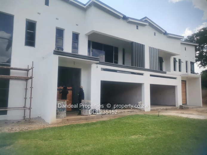 Modern White 4-Bed Garden Flat on 4,000m² — Mount Pleasant