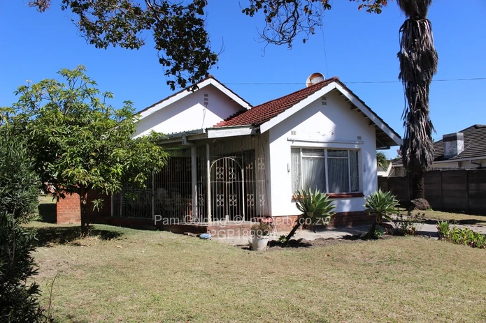 House for Sale in Queensdale. (Sole Mandate)
