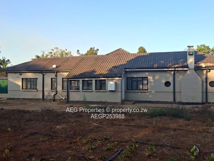 Mount Pleasant 3-Bed Home — Large Yard & Borehole
