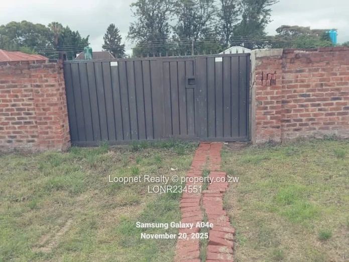 1650m² Marlborough Stand with Brick Cottage & Services