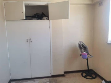 2 Bedroom Flat & Apartment