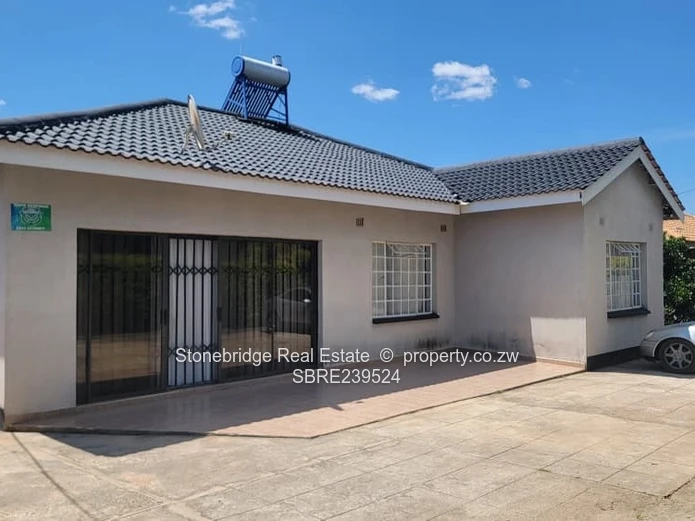 Secure 3 Bedroomed Townhouse in Selbourne Park for sale