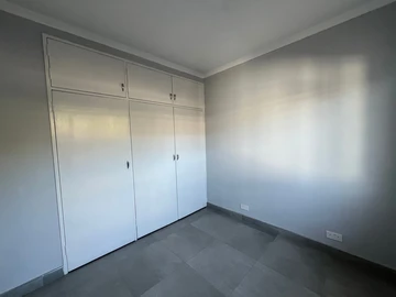 2 Bedroom Flat & Apartment