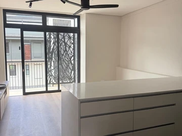 2 Bedroom Flat & Apartment