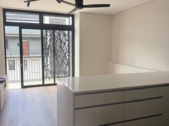2 Bedroom Flat & Apartment