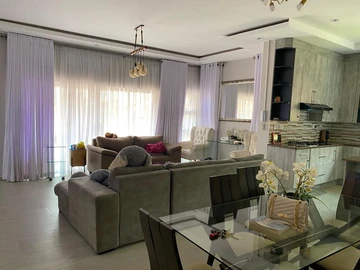 3 Bedroom Flat & Apartment