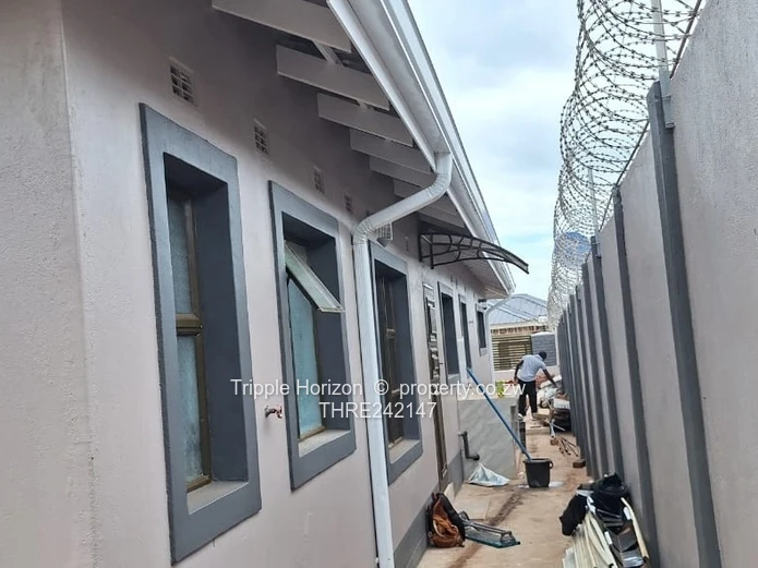 Walled & Gated 5-Bed Home with Borehole in Cold Comfort