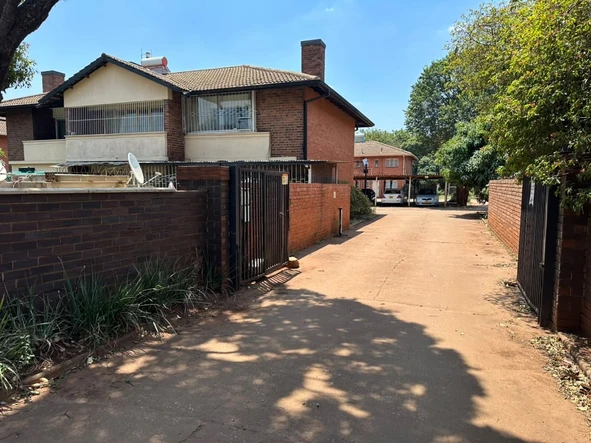 2 Bedroom Flat & Apartment