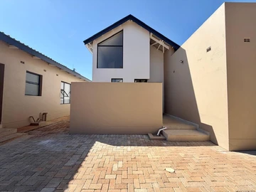 4 Bedroom Garden Flat