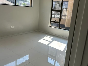 3 Bedroom Flat & Apartment