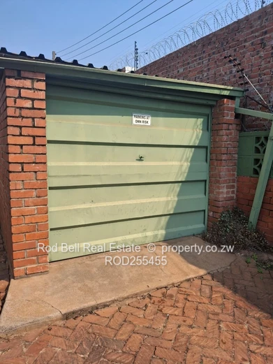 Cozy 2-Bed Garden Flat in Avondale