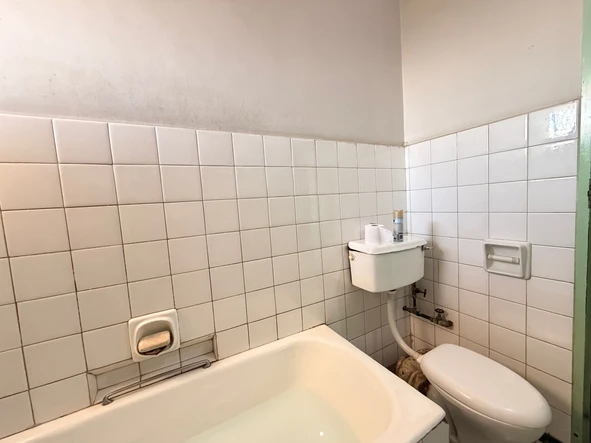 2 Bedroom Flat & Apartment