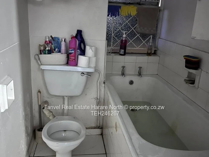 Neat Avenues Bachelor Flat in a prime location.Deeds.35k