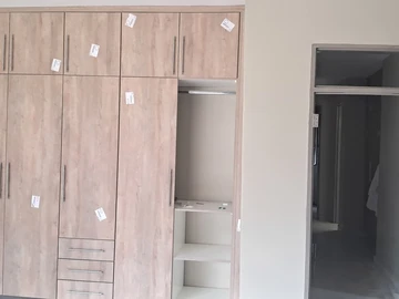 4 Bedroom Flat & Apartment