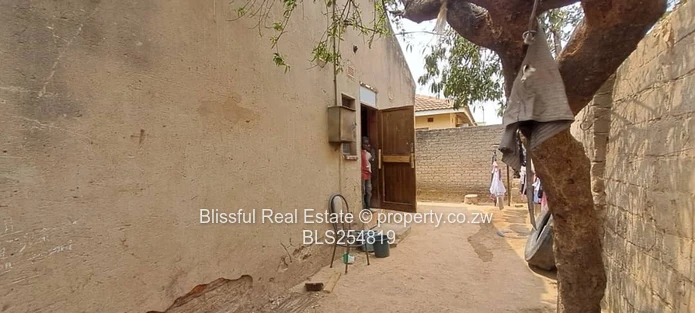 4 bedroom house for sale in Damofalls - Ruwa
