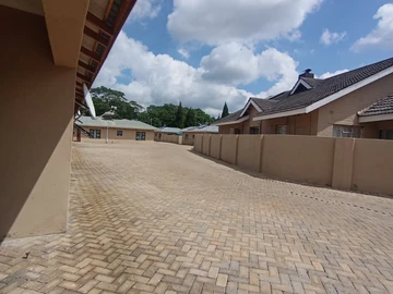 2 Bedroom Flat & Apartment