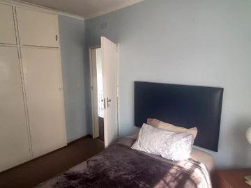 2 Bedroom Flat & Apartment