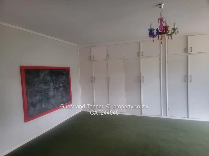 9 Bedroomed house For Sale In Gunhill