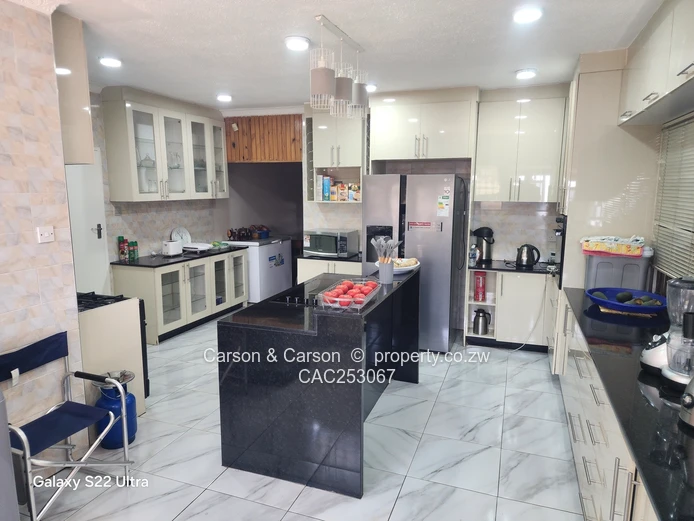 Spacious 5-Bed Windsor Park Home on 3,500m² with Borehole