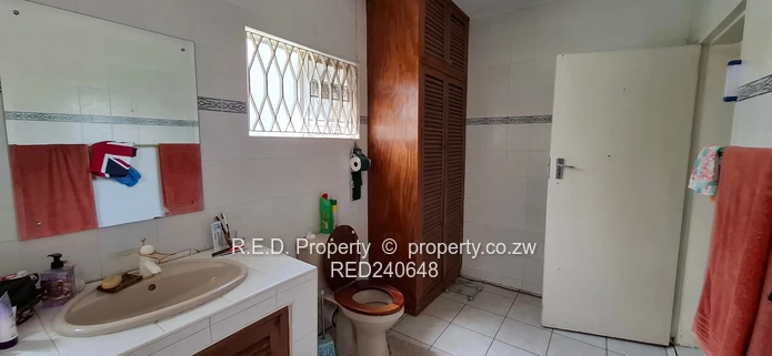 Add Your Touch to a Well-Positioned Family Home In Ilanda