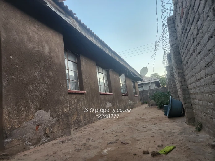 3-Bed Damofalls Home – Tiled Roof & Walled Yard (Sole Mandate)