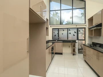 3 Bedroom Flat & Apartment