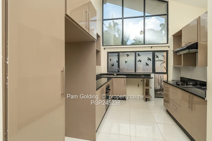 Modern 3 Bedroom Townhouse  (Sole Mandate)